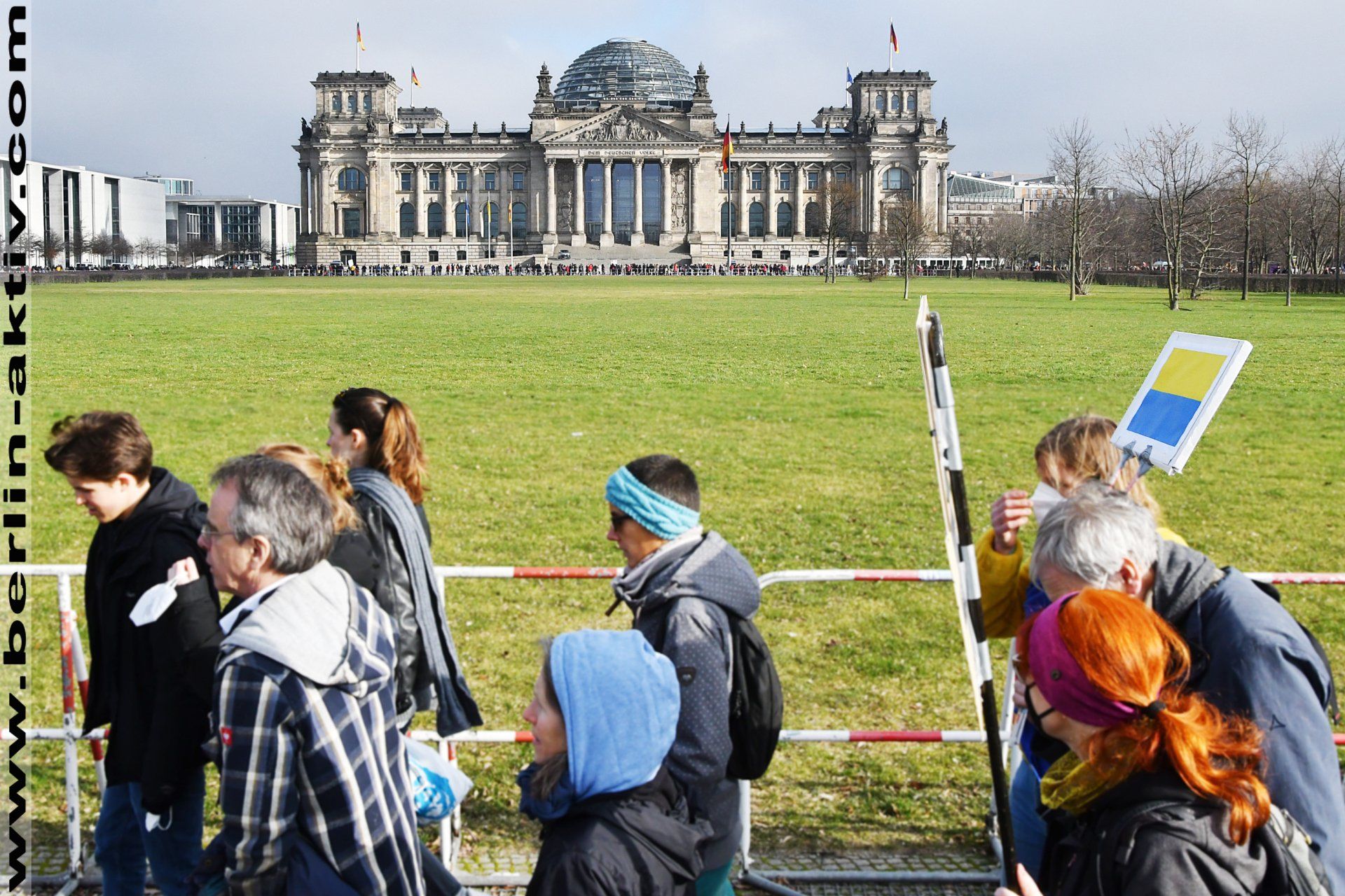 berlin-aktiv.com_7088-22-02 Fotografie street photography berlin against ukraine war