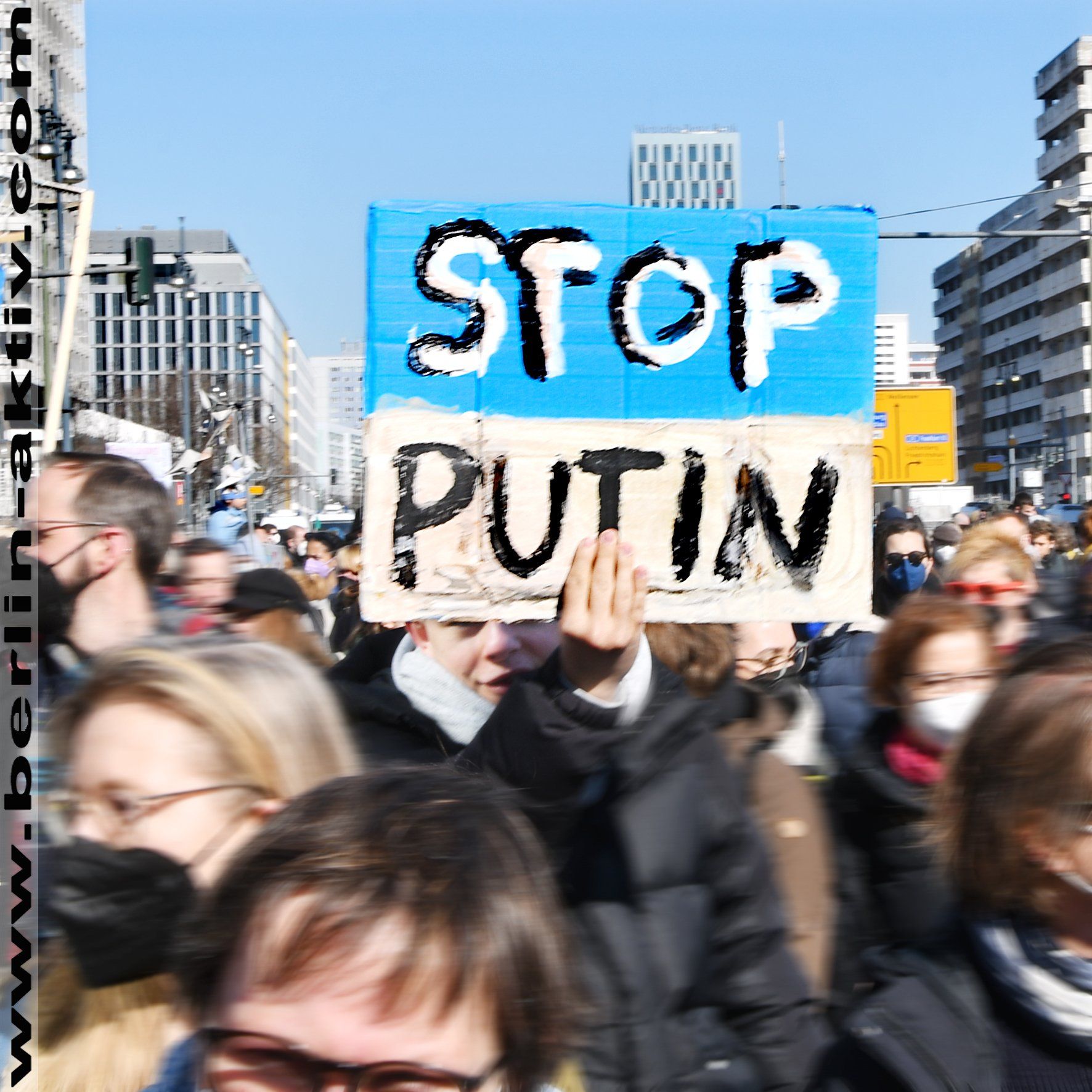 berlin-aktiv.com_7598-22-03 Fotografie street photography berlin against ukraine war