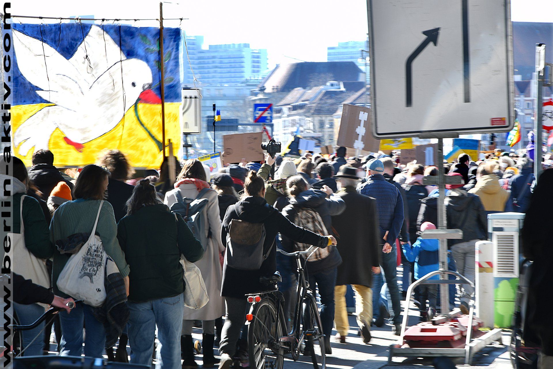 berlin-aktiv.com_7609-22-03 Fotografie street photography berlin against ukraine war