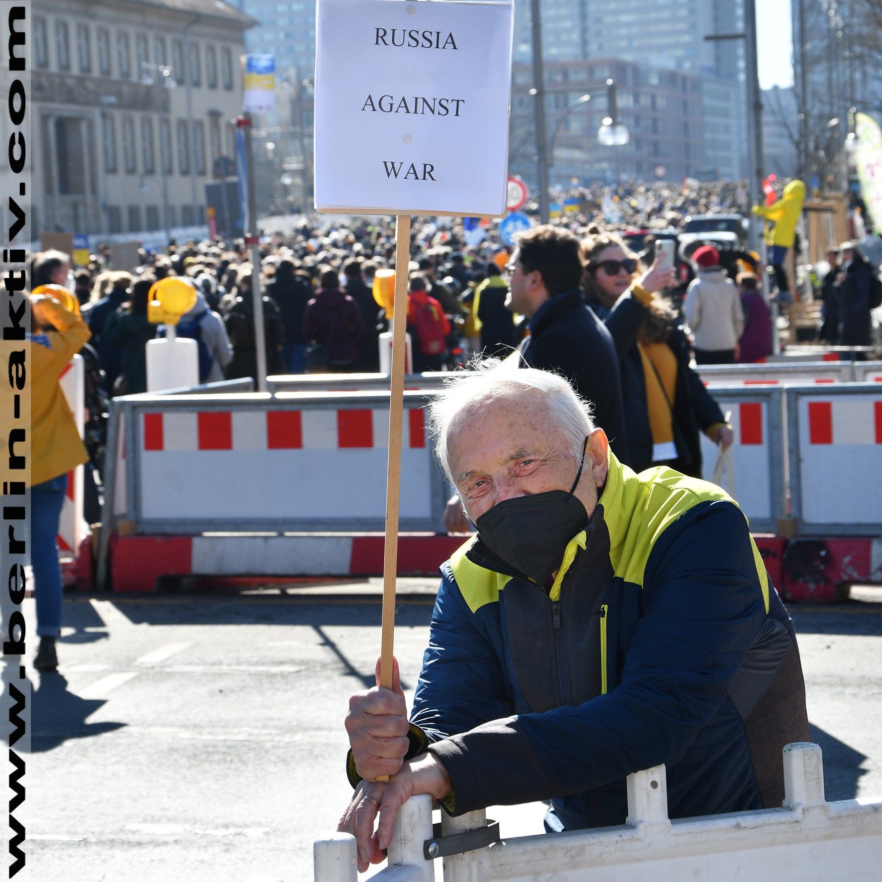 berlin-aktiv.com_7653-22-03 Fotografie street photography berlin against ukraine war