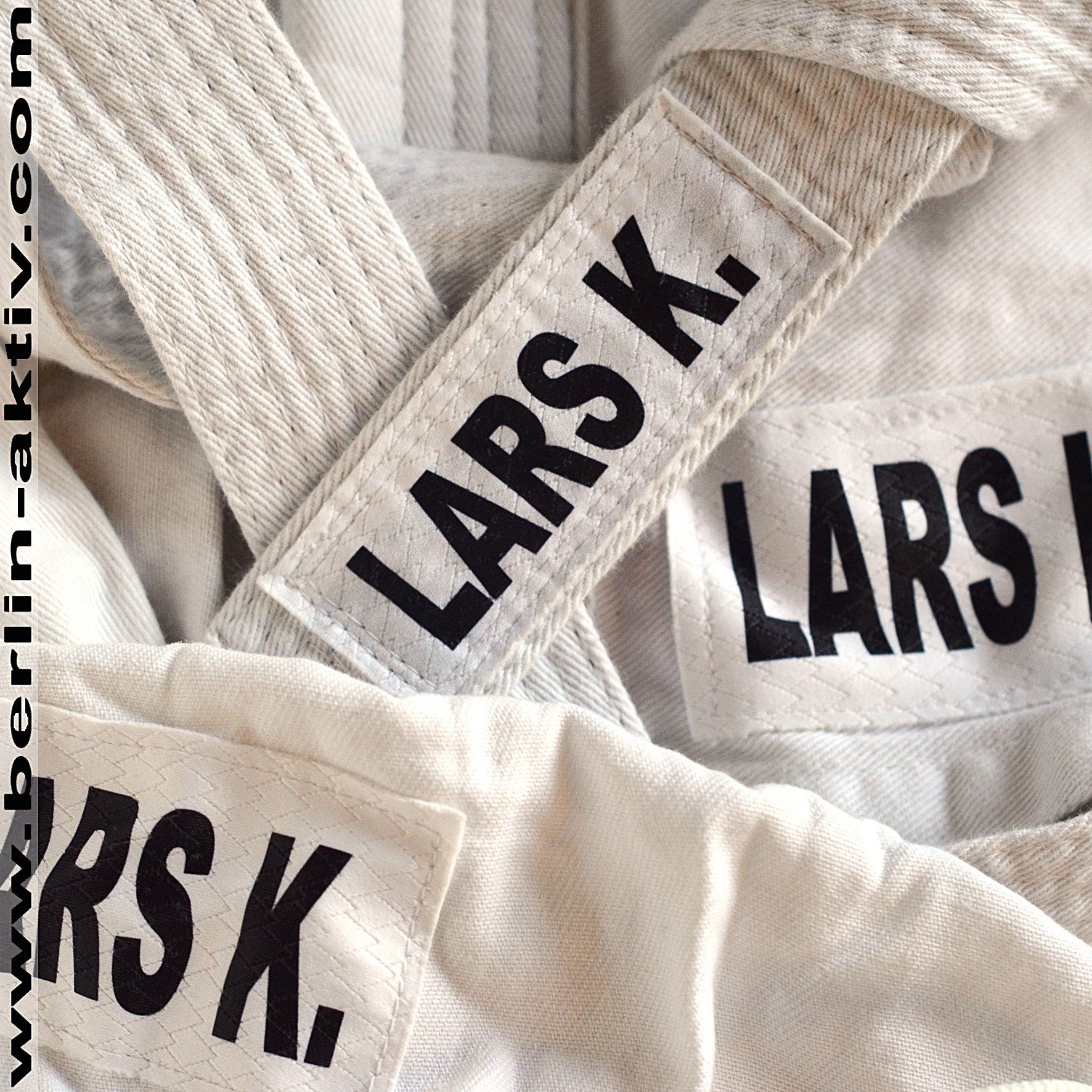 berlin-aktiv.com Etikettendruck, Textil weiß, waschbar bis 60 Grad, zum Einnähen, Namen Etiketten