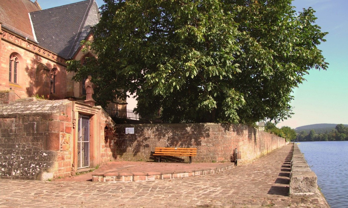 Uferanlage an der Cyriakus-Kirche Uferanlage an der Cyriakus-Kirche