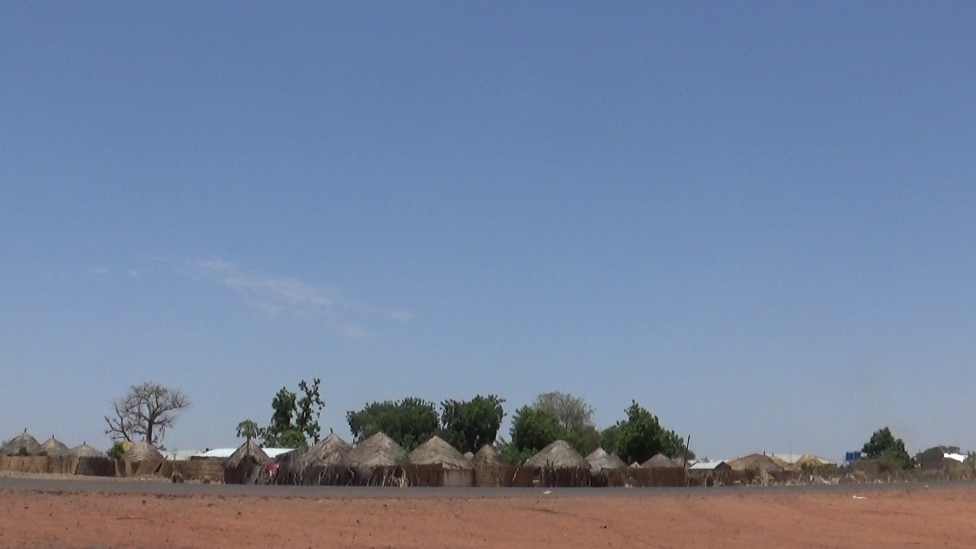 petit village en face du poste de douane Gambien