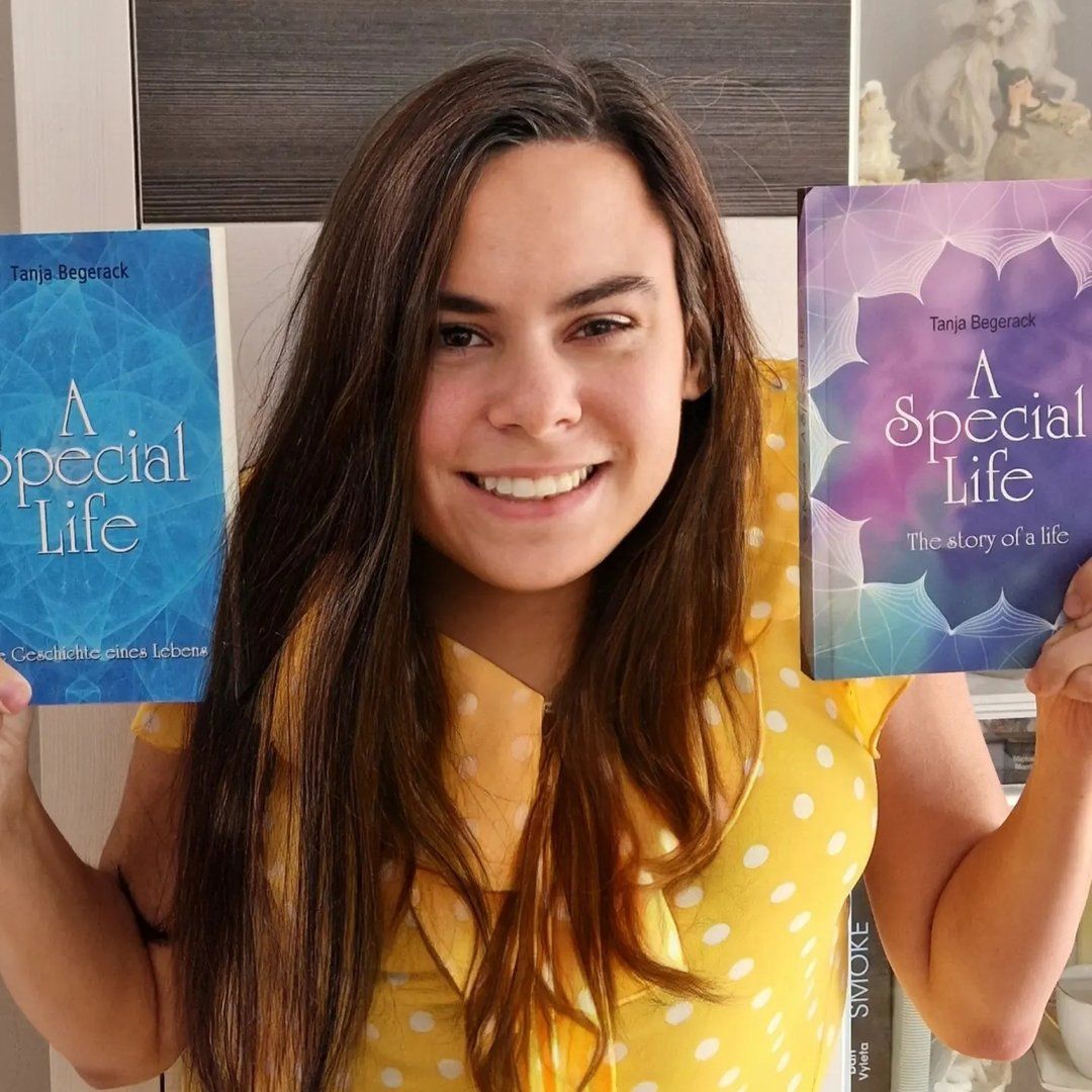 Tanja Begerack präsentiert die deutsche und englische Ausgabe von 'A Special Life' Die Autorin Tanja Begerack zeigt stolz die deutsche und englische Version ihres Buches 'A Special Life', ein Zeugnis ihrer inspirierenden Lebensgeschichte