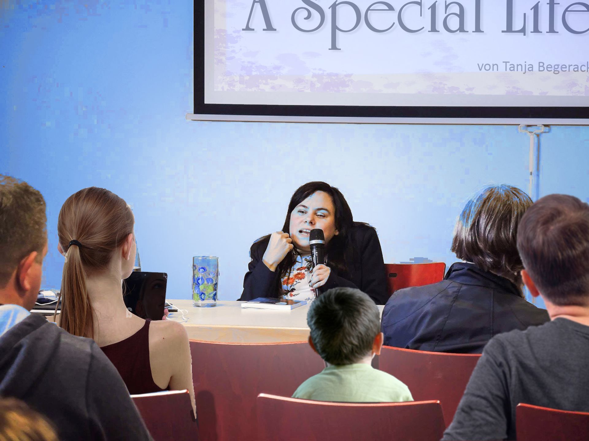 Bücherlesung von Tanja Begerack Tanja Begerack hält eine Bücherlesung ihres Werks 'A Special Life - Die Geschichte eines Lebens'.