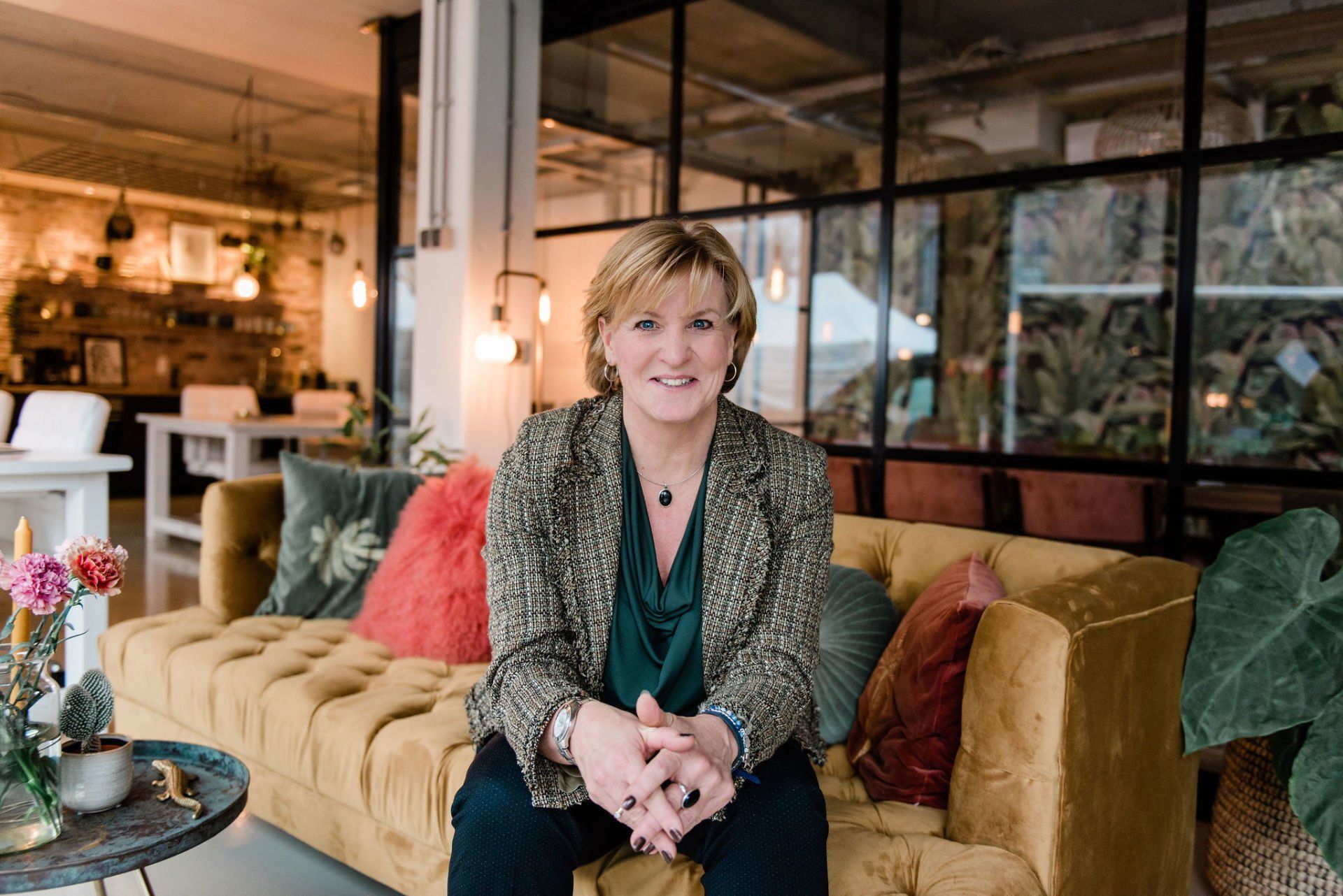 Nicoline Huizinga Attract & Stand Out Virtual Summit with Darlene Hawley