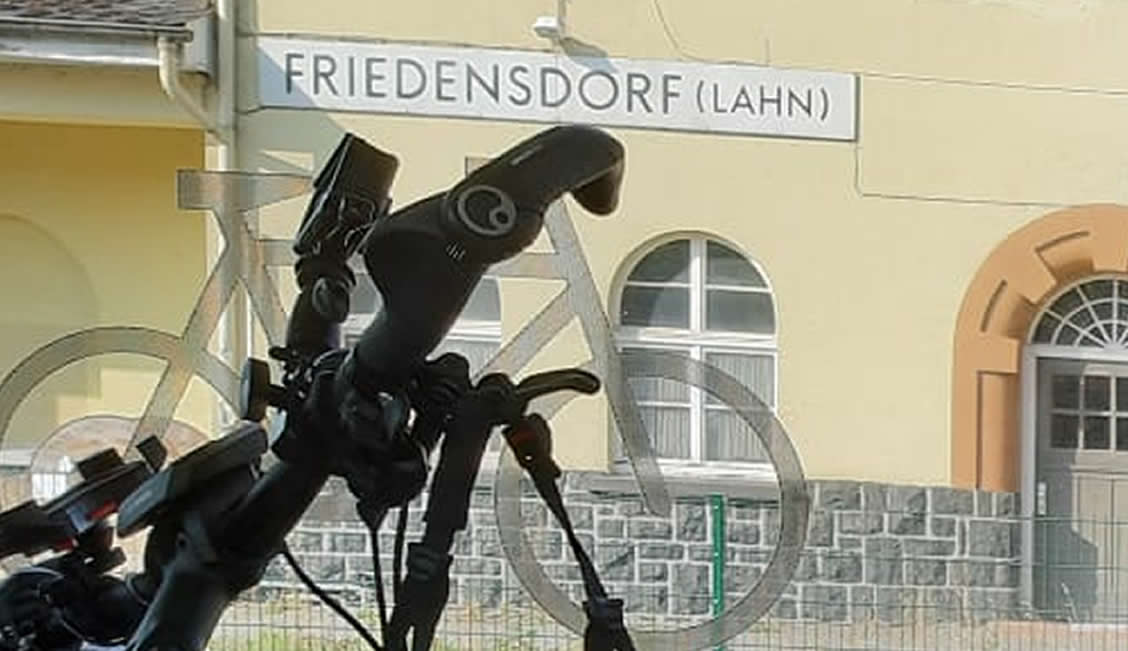 Ferienwohnung Brälu - Lahnradweg, Lahnhöhenweg - Lahnwanderweg - Wandern - Ferienwohnung Henkel Friedensdorf -Bahnhof Friedensdorf Dautphetal - Urlaub Ferien Wandern Fahrrad Reiseziel Lahntal