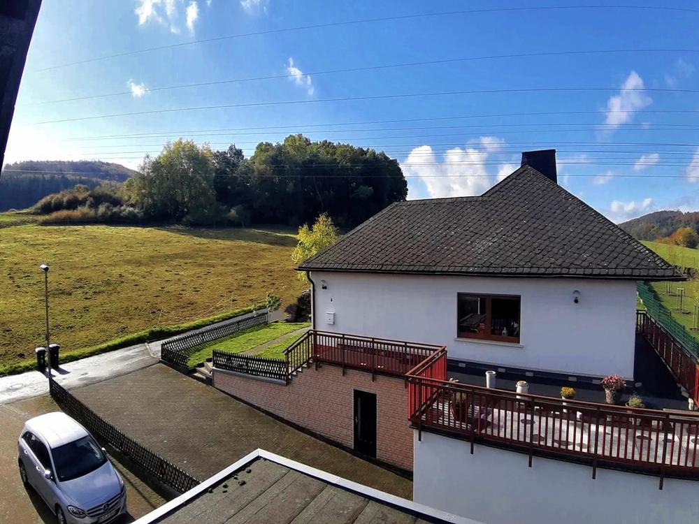 Ferienwohnung Brälu Schlafzimmerfenster II - Ferienwohnung Henkel Friedensdorf - Friedensdorf an der Lahn - Dautphetal - Biedenkopf - Marburg - Ferien Urlaub - Lahnradweg - Lahnwanderweg