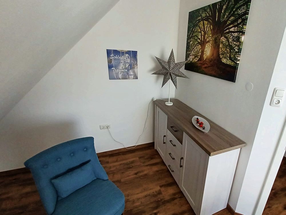 Ferienwohnung Brälu Schlafzimmerfenster - Ferienwohnung Henkel Friedensdorf - Friedensdorf an der Lahn - Dautphetal - Biedenkopf - Marburg - Ferien Urlaub - Lahnradweg - Lahnwanderweg