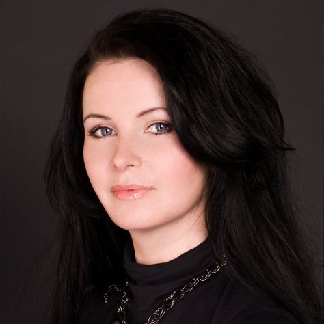 Moni Novy Fashion Designerin