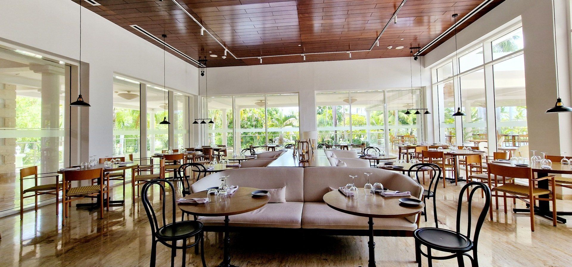 WI Communications LTD Luxury MICE & Events