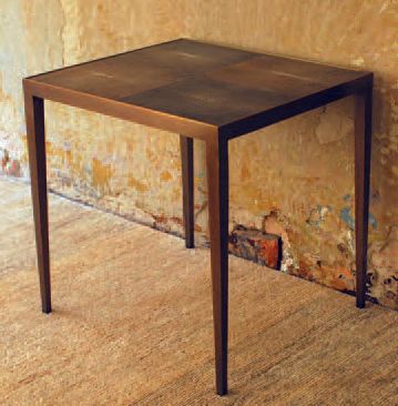 Bout de canapé design en laiton patiné-Top galuchat ou pâte de verre 45x50xH55cm