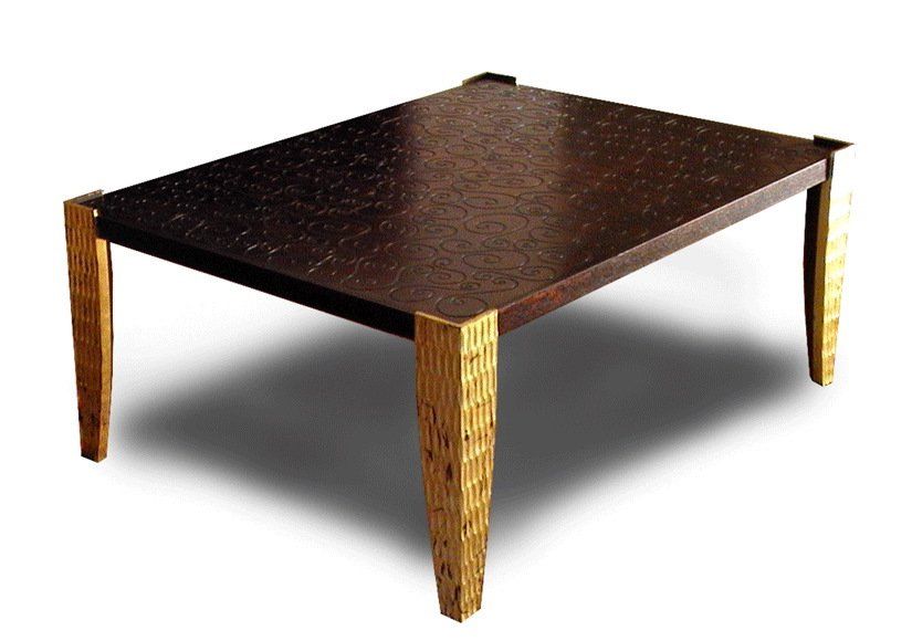 Table basse plateau en médium laqué pieds en chêne gougé dorés à la feuille 100x82xH55cm