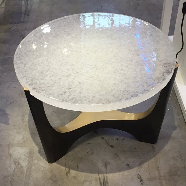 Guéridon design/bout de canapé Piètement en laiton noir et laiton patiné top en pâte de verre D52-63-70X52H