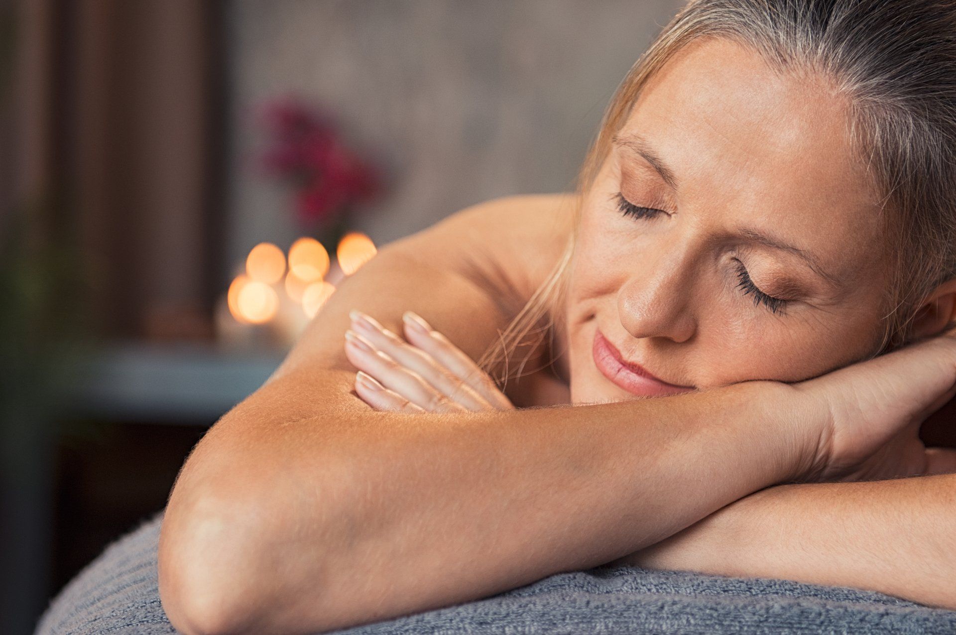 Tarisha Massageinstitut Nürnberg bietet ganzheitliche Massagen für Sie, Ihn, Paare, Personen mit Behinderung Tarisha Tantra-Massagen Tantramassagen Tantra Nürnberg Berührung Ölmassage Wellnessmassage