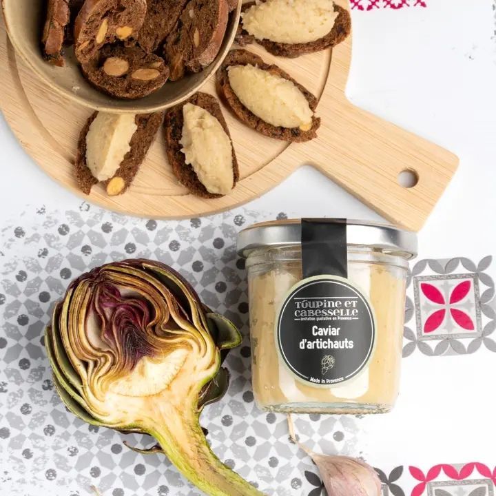 du caviar servi dans une assiette