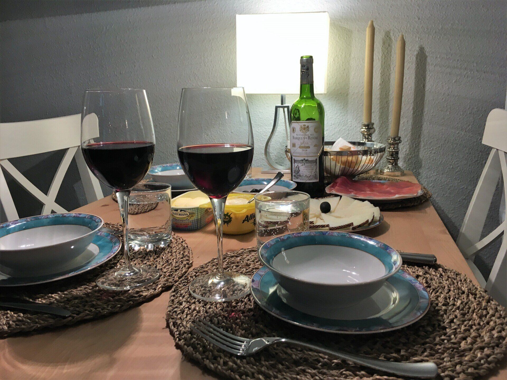 Gedeckter Esstisch in der Fewo-Algarrobo-Costa