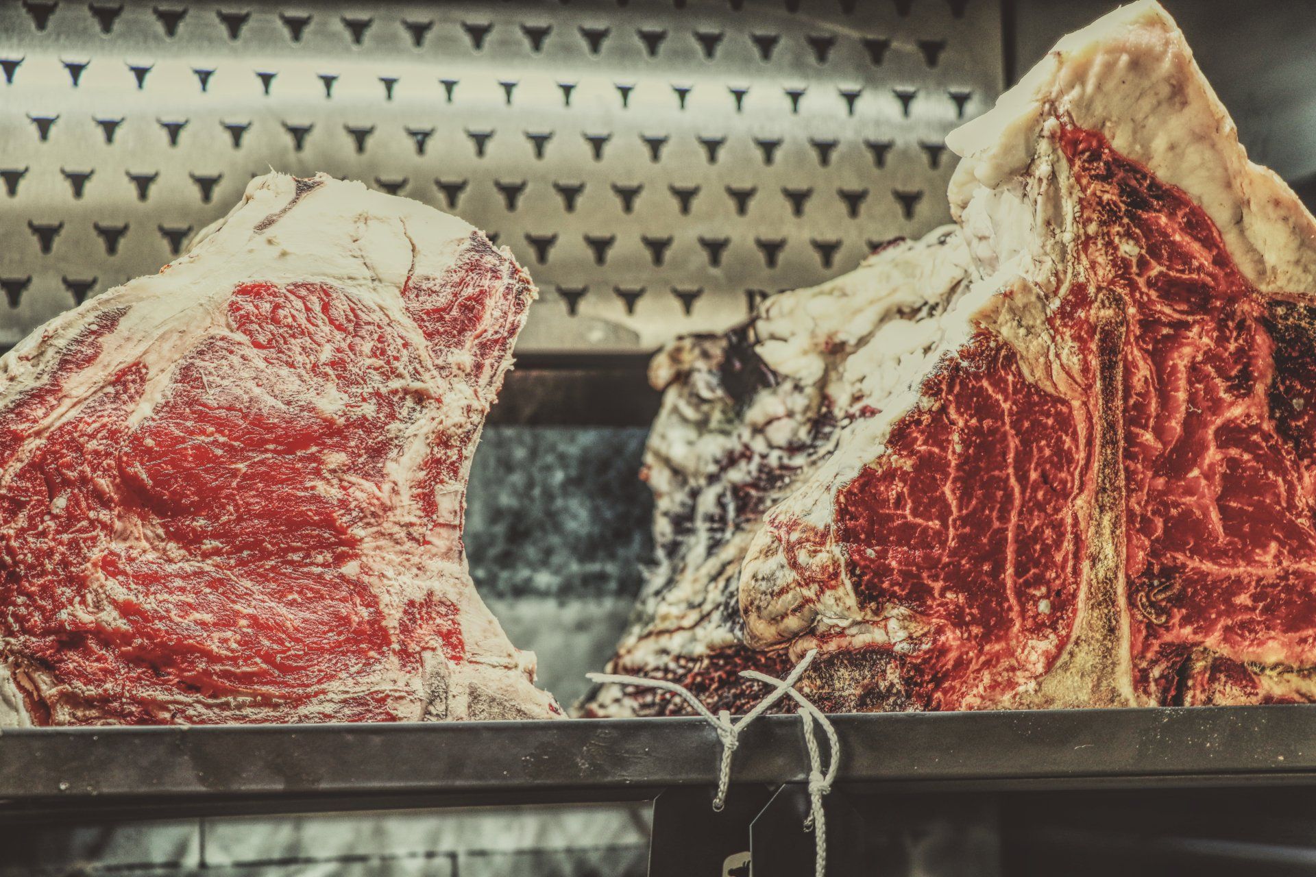 Dry Aged Beef in der Texas Steakloung in Erfurt.