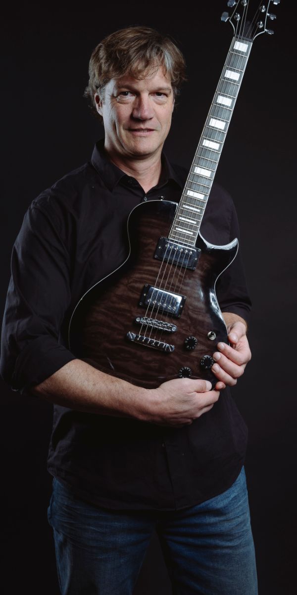 Walther - Rhythm Guitar, Voice