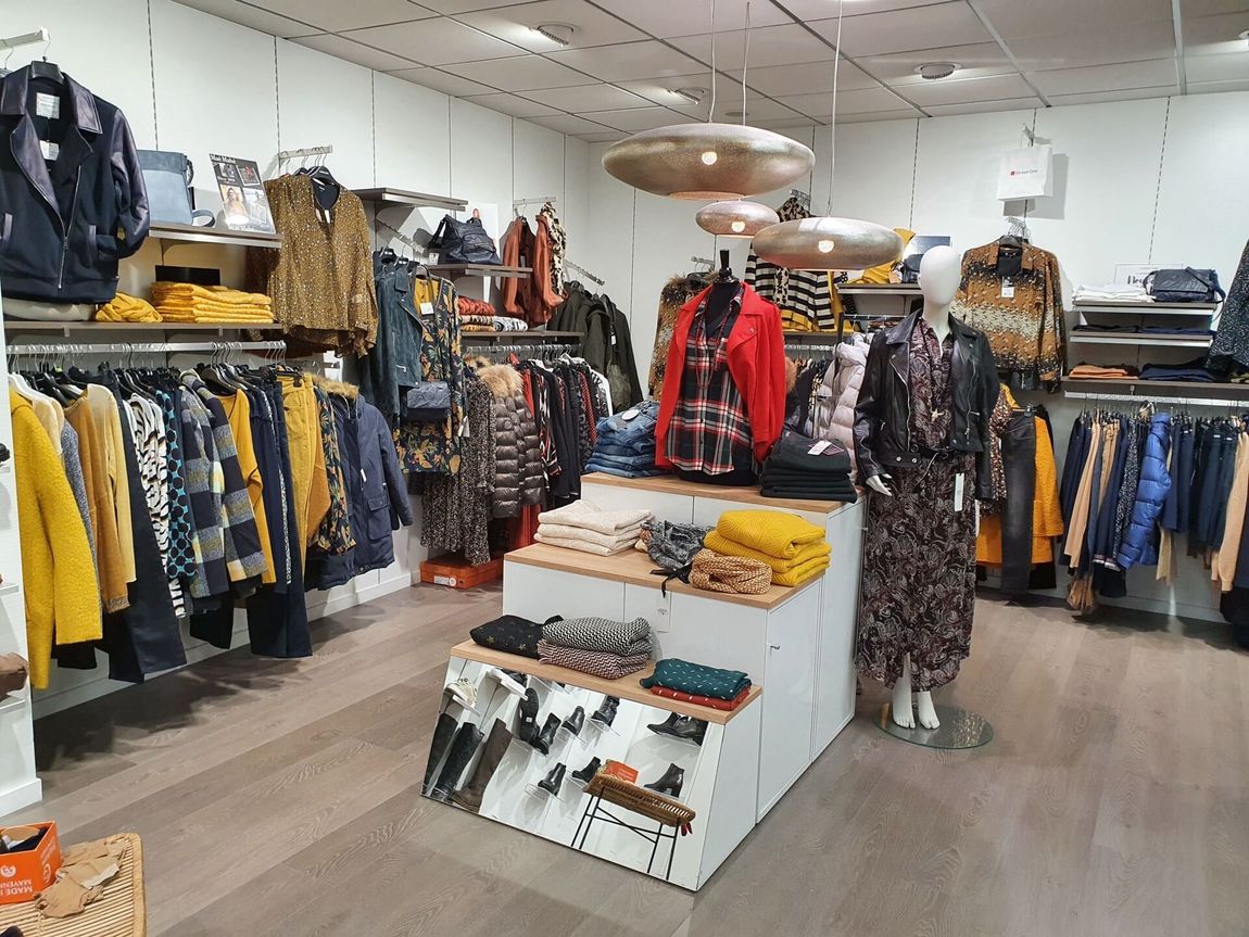 interieur boutique ikones rumilly vetements femme chaussures hiver 2020