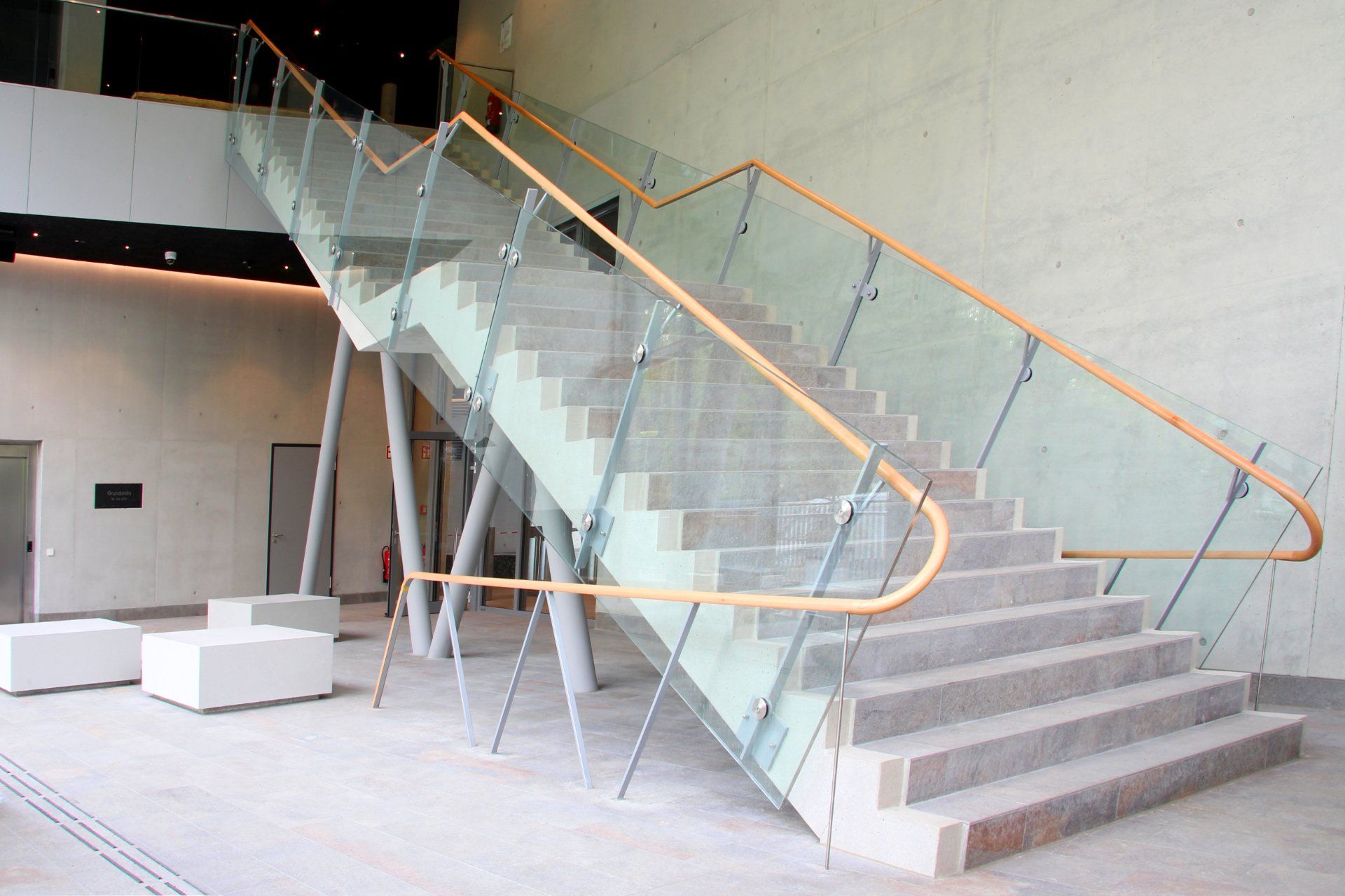 Viele Meter hochwertige Handläufe in der Therme Lindau