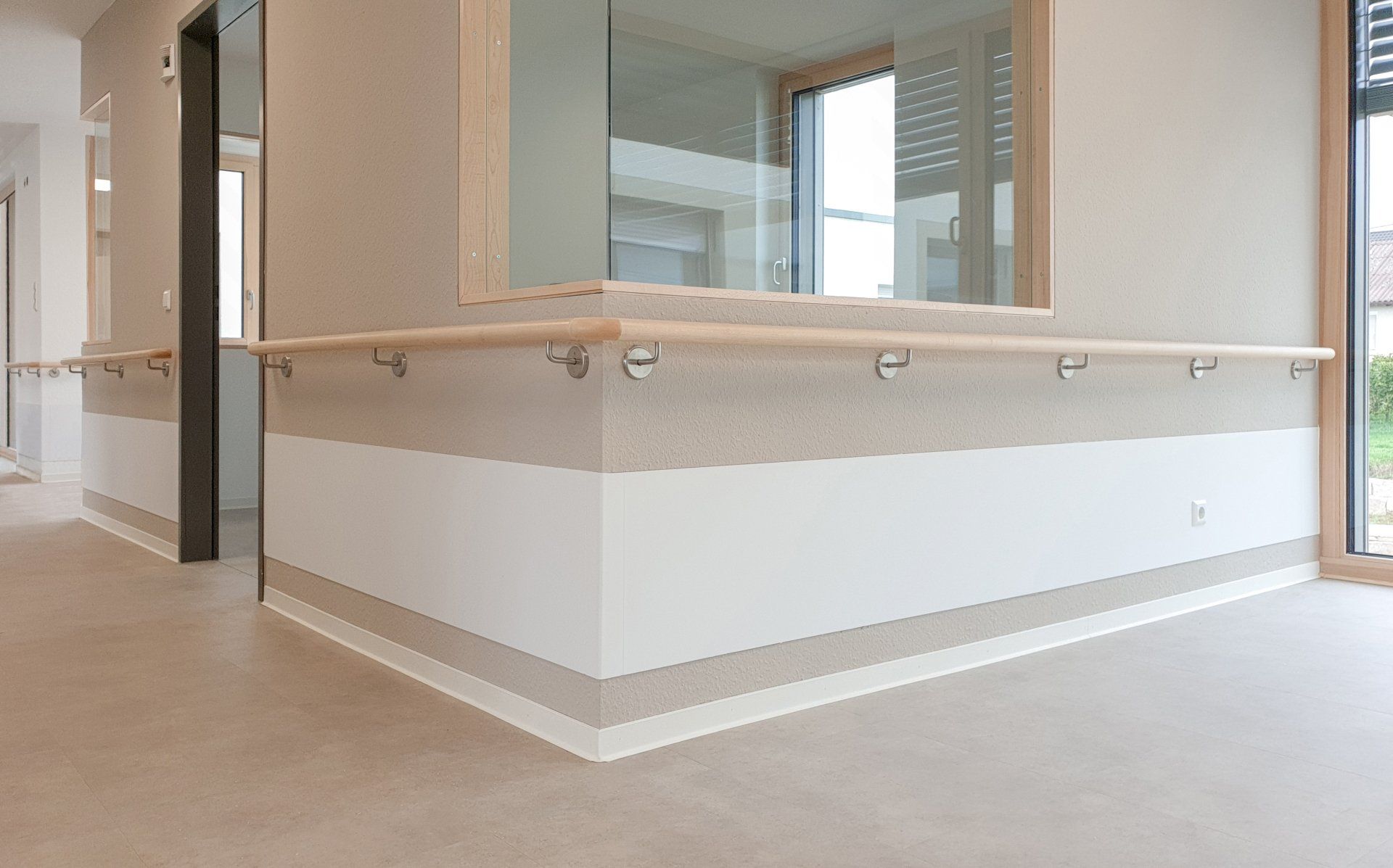 Viele Meter Handläufe und Wandschutz im Altenpflegeheim Talheim