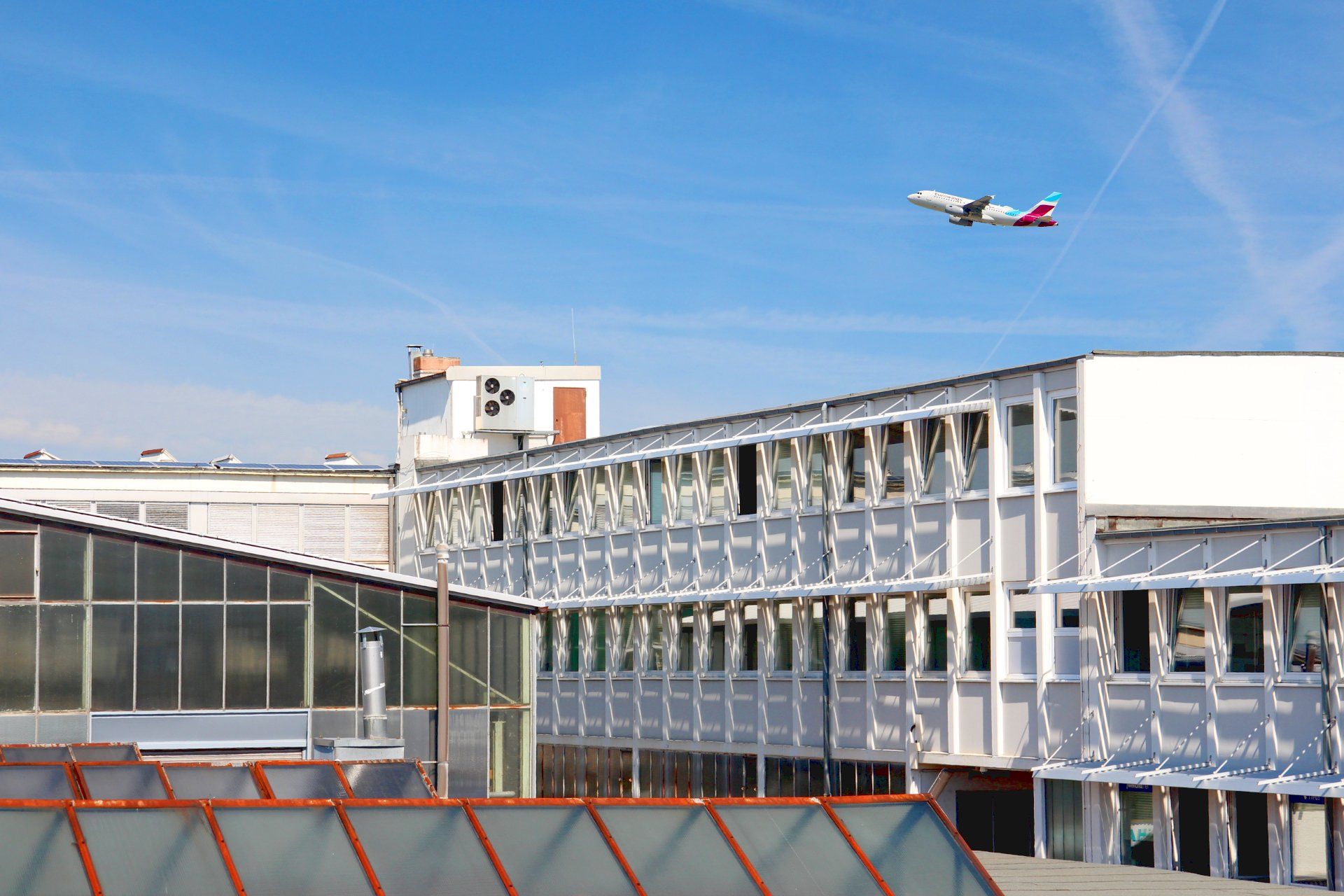 Unser Firmensitz in nächster Nähe zum Flughafen Stuttgart Unser Firmensitz in nächster Nähe zum Flughafen Stuttgart