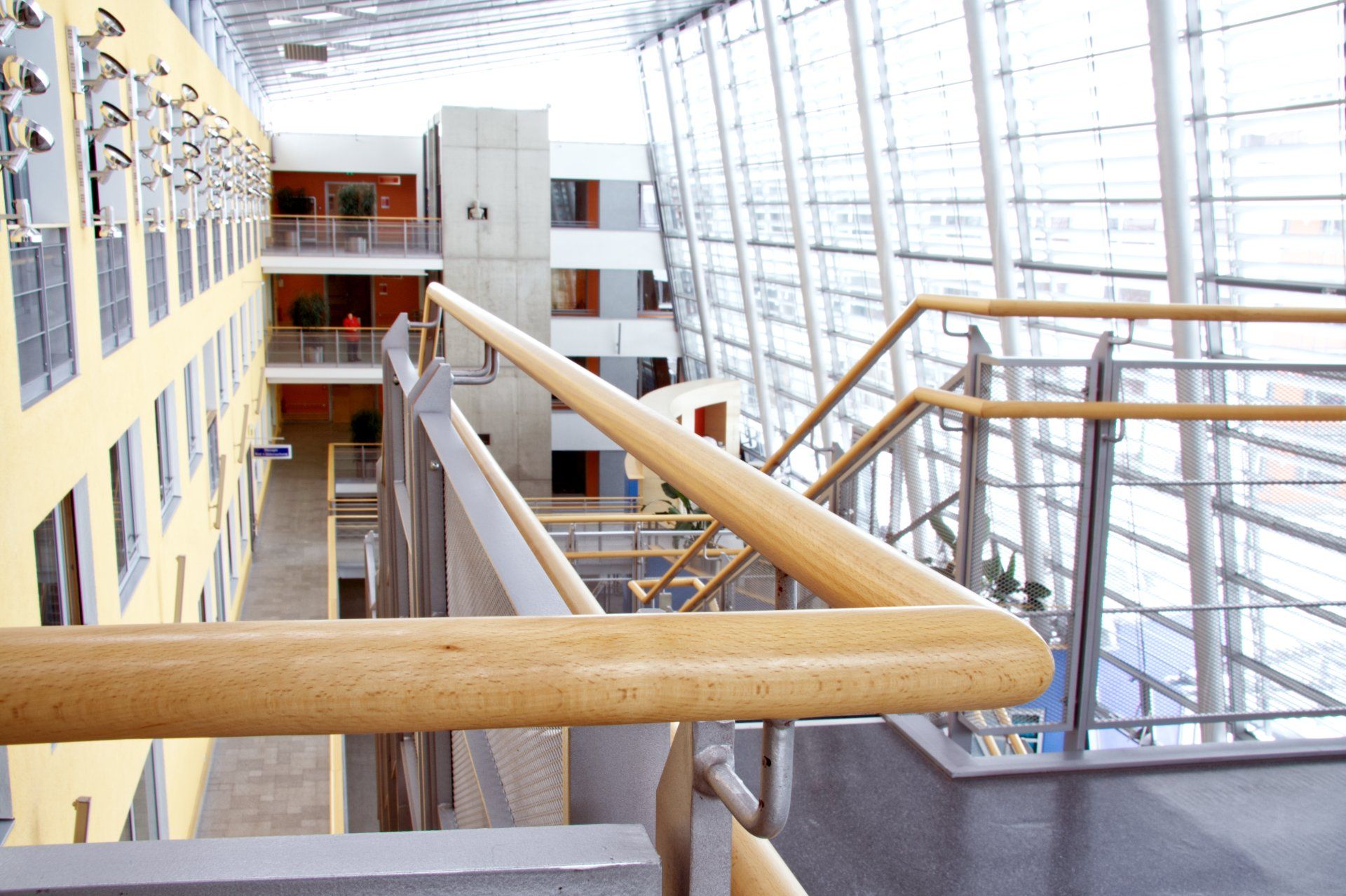 Viele Meter Handläufe und Wandschutz im Spastikerzentrum München