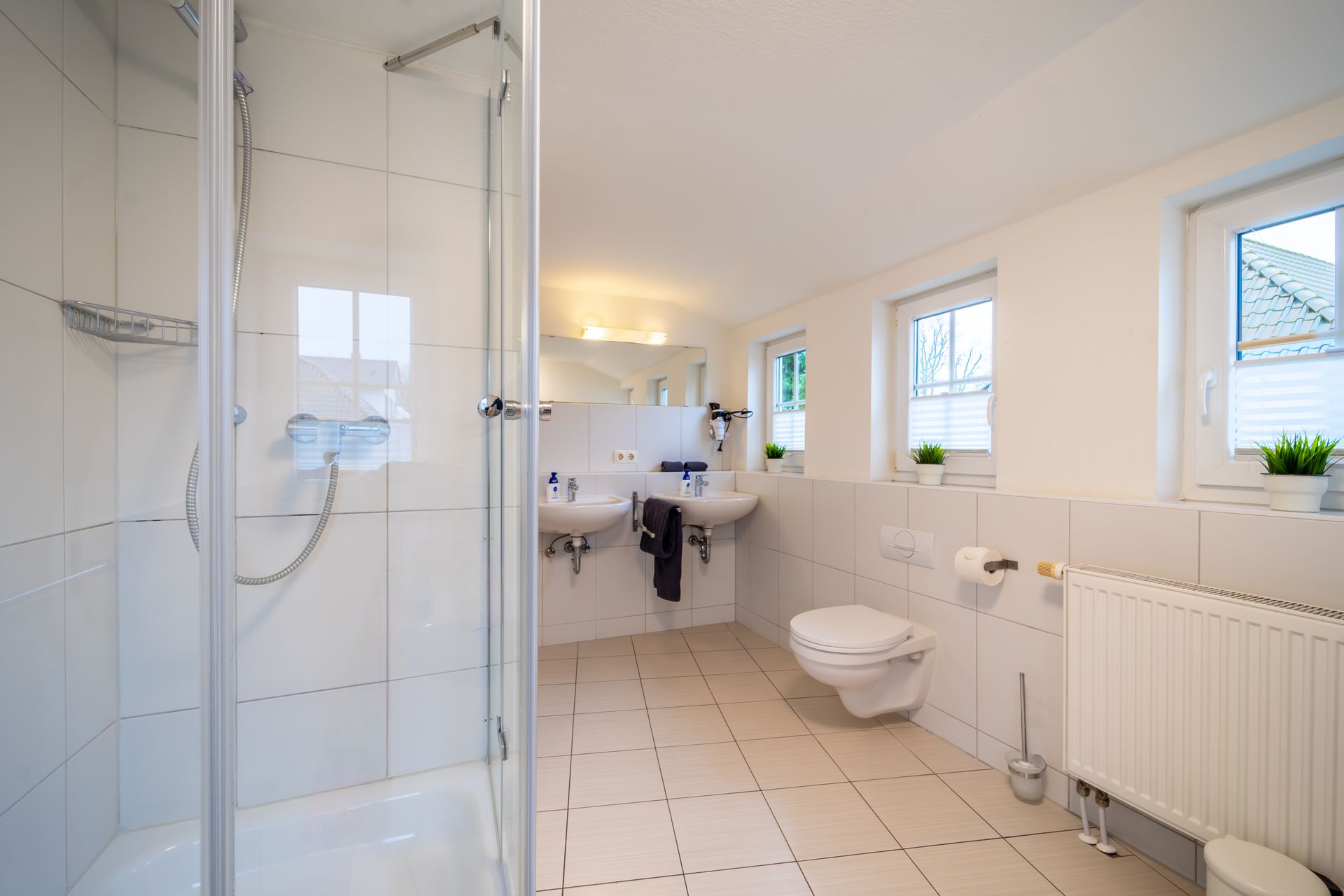 Bad mit Dusche und Badewanne Ferienhaus Scharbeutz
