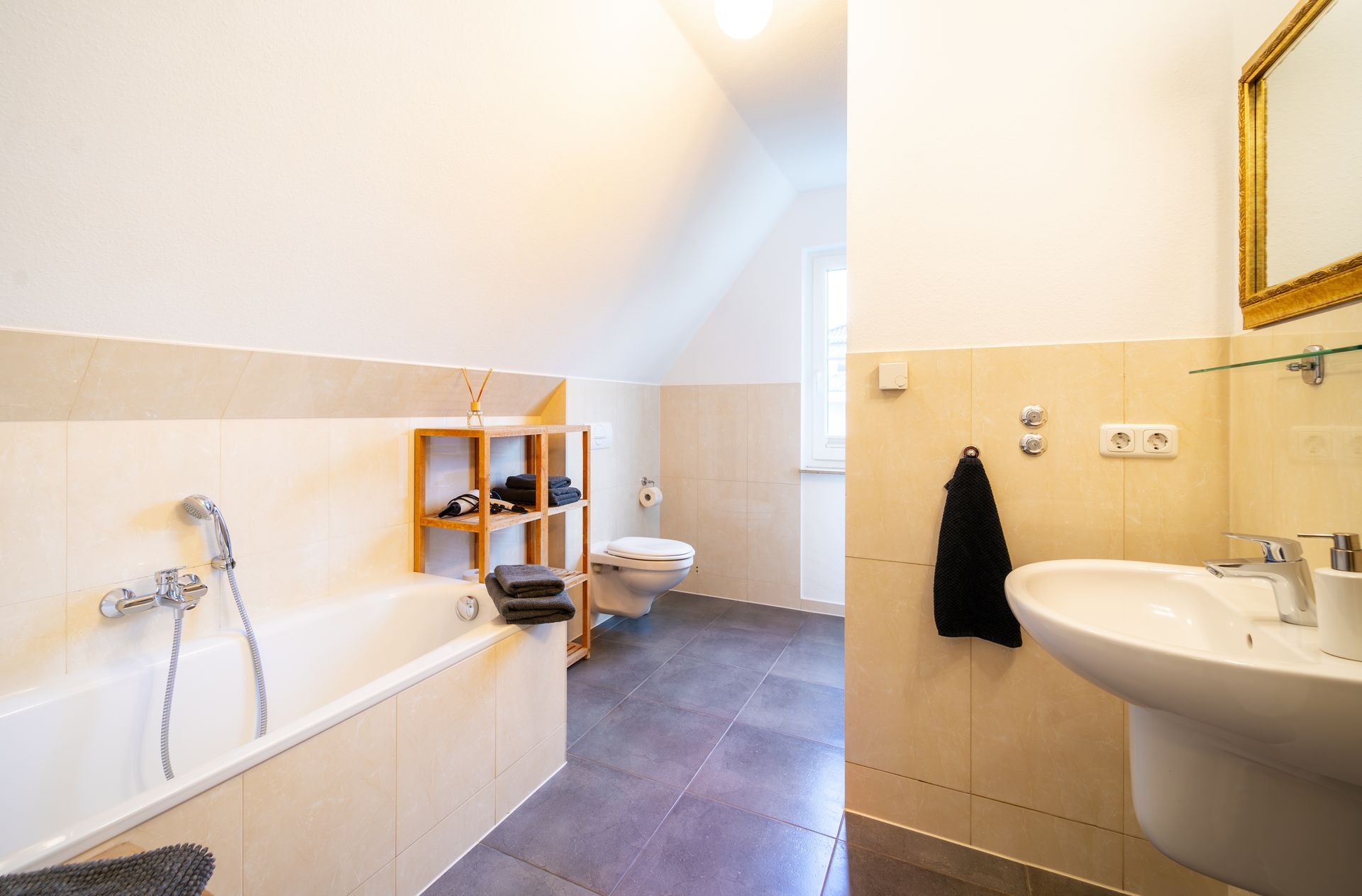 großes Bad im Obergeschoss Ferienhaus Timmendorf