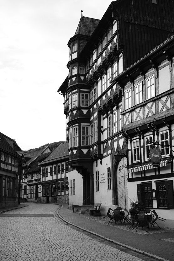 Schwarz weiß Fotografie Museum Alte Münze in der Altstadt von Stolberg im Harz