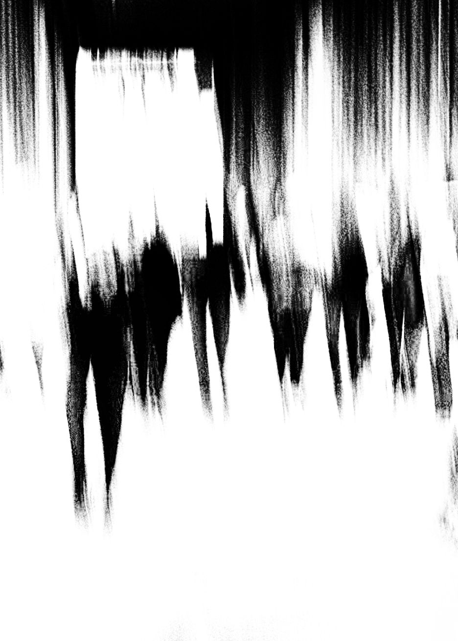 Menschen spazieren durch die Arkaden des Lustgartens in Berlin Mitte. Abstrakte Street Photography aus Berlin in schwarz weiß