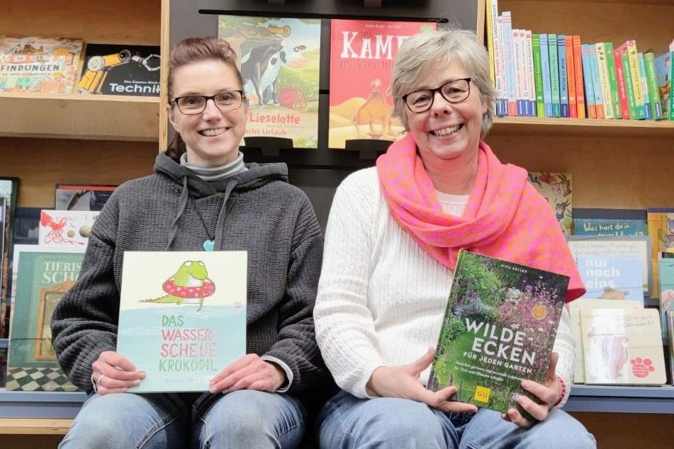 Kerstin Leuschner und Alexa Engelkamp - Mitarbeiterinnen in der Buchhandlung Dat Uelken in Ascheberg