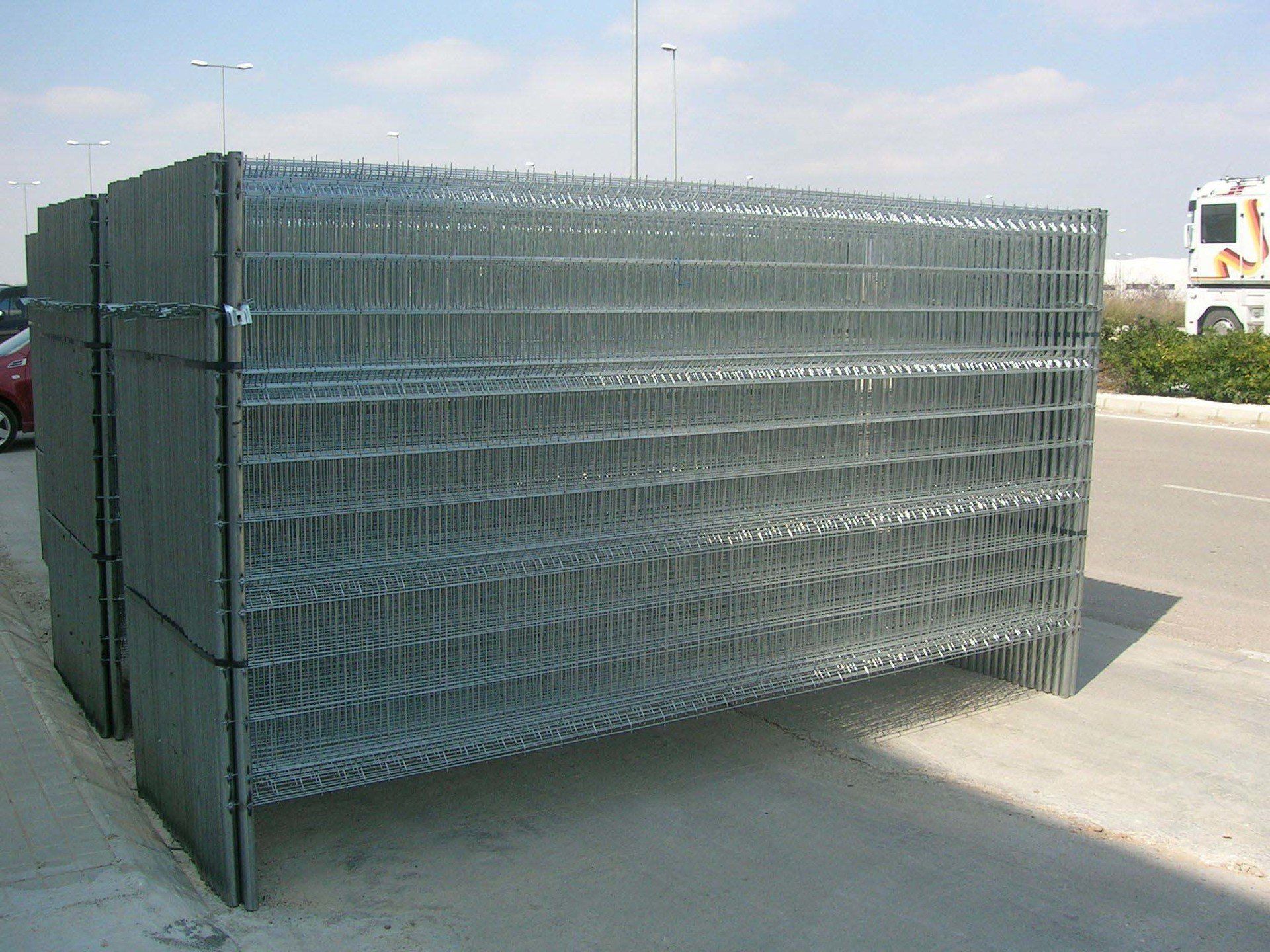 Lloguer de tanques mòbils metàl·liques per a obres de Tancaments Vadía Lloguer de tanques mòbils metàl·liques per a obres de Tancaments Vadía