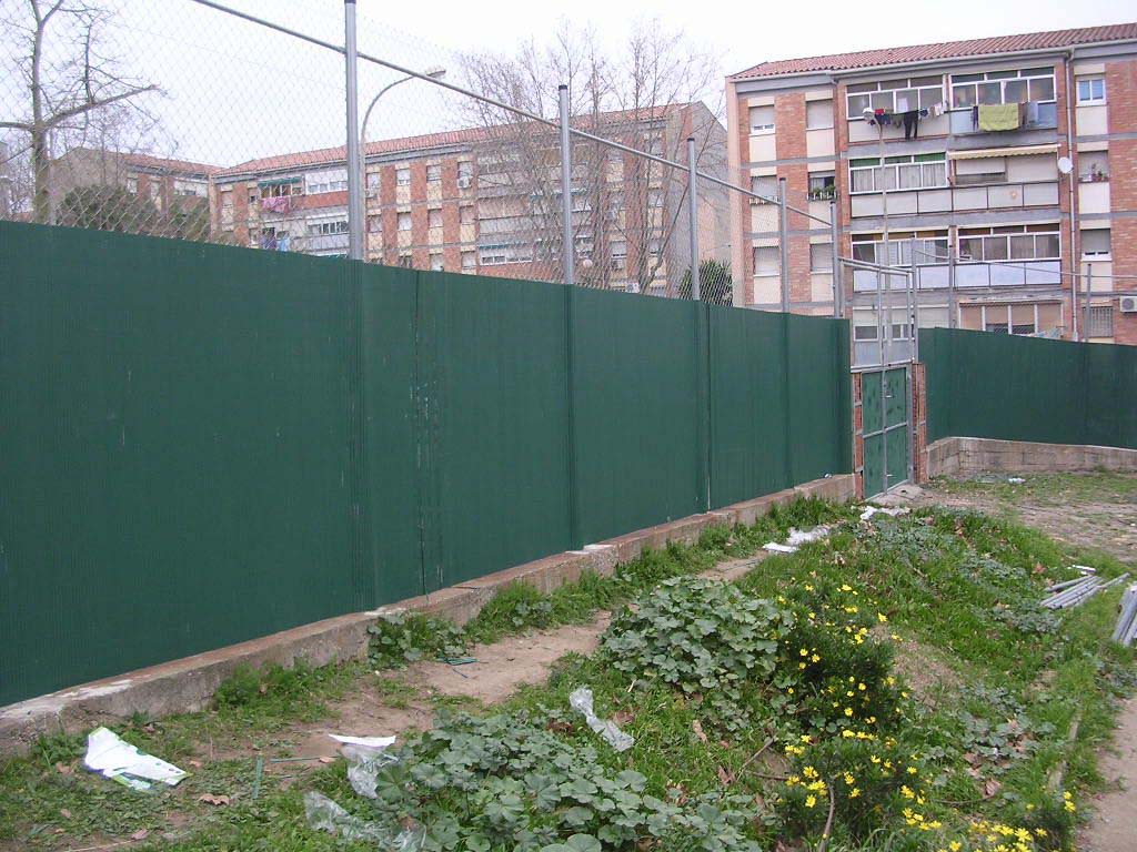 Tanques i reixes ocultació canya PVC de Tancaments Vadía Tanques i reixes ocultació canya PVC de Tancaments Vadía