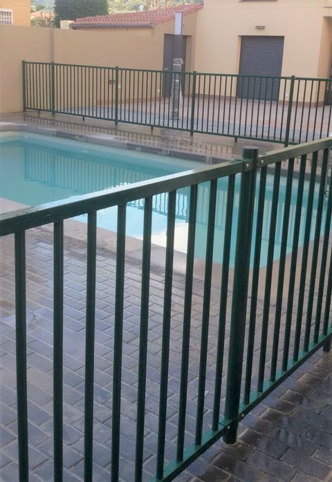 Valla metálica piscina de Cerramientos Vadía Valla metálica piscina de Cerramientos Vadía