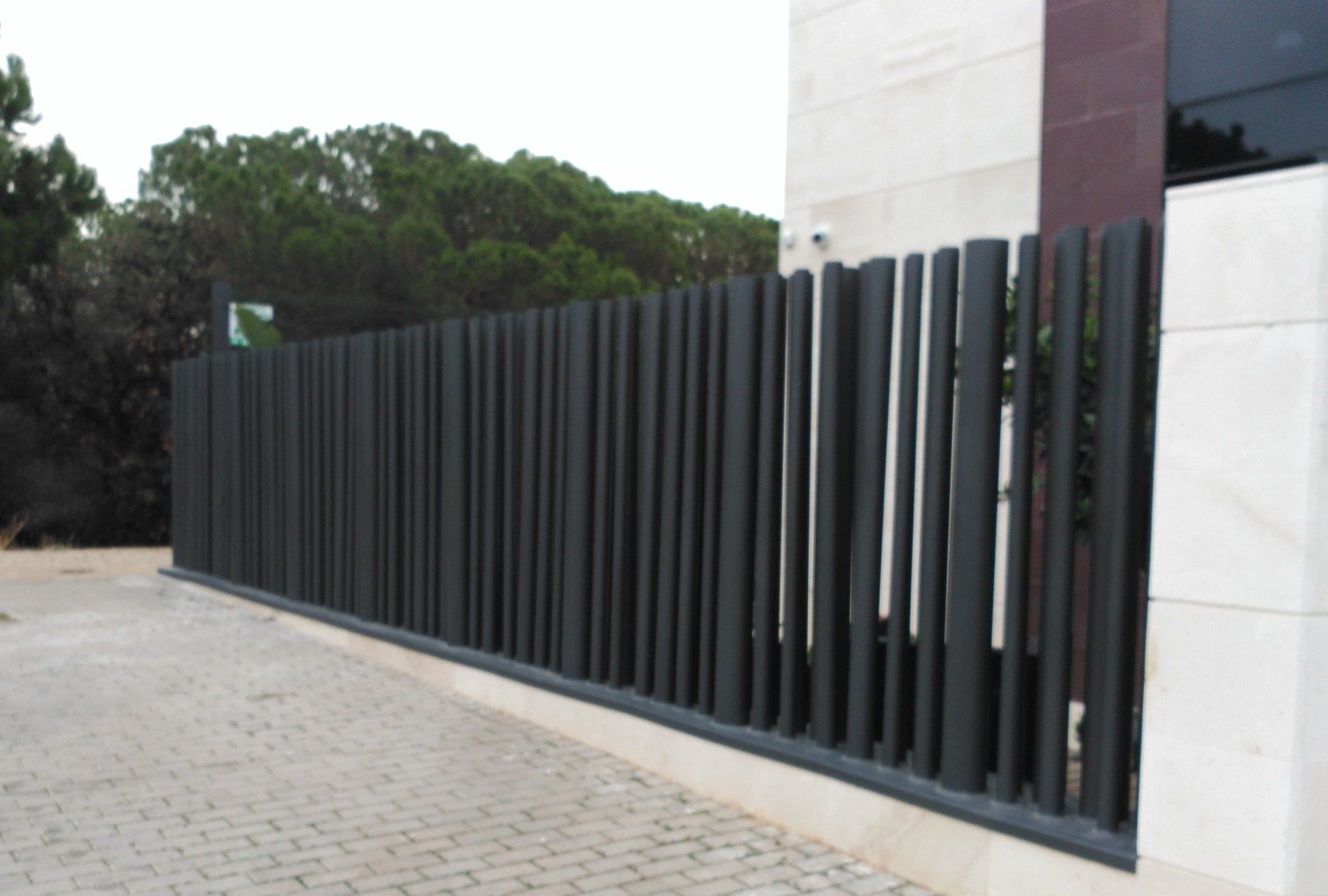 Verjas decorativas barrotes verticales de Cerramientos Vadía Verjas decorativas barrotes verticales de Cerramientos Vadía