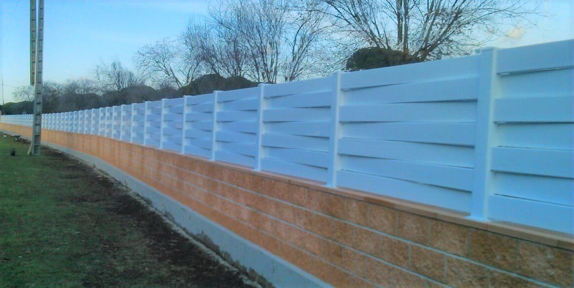 Vallas y verjas sintéticas ondas PVC de Cerramientos Vadía Vallas y verjas sintéticas ondas PVC de Cerramientos Vadía