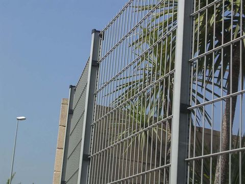 Verja metálica doble hilo de Cerramientos Vadía Verja metálica doble hilo de Cerramientos Vadía