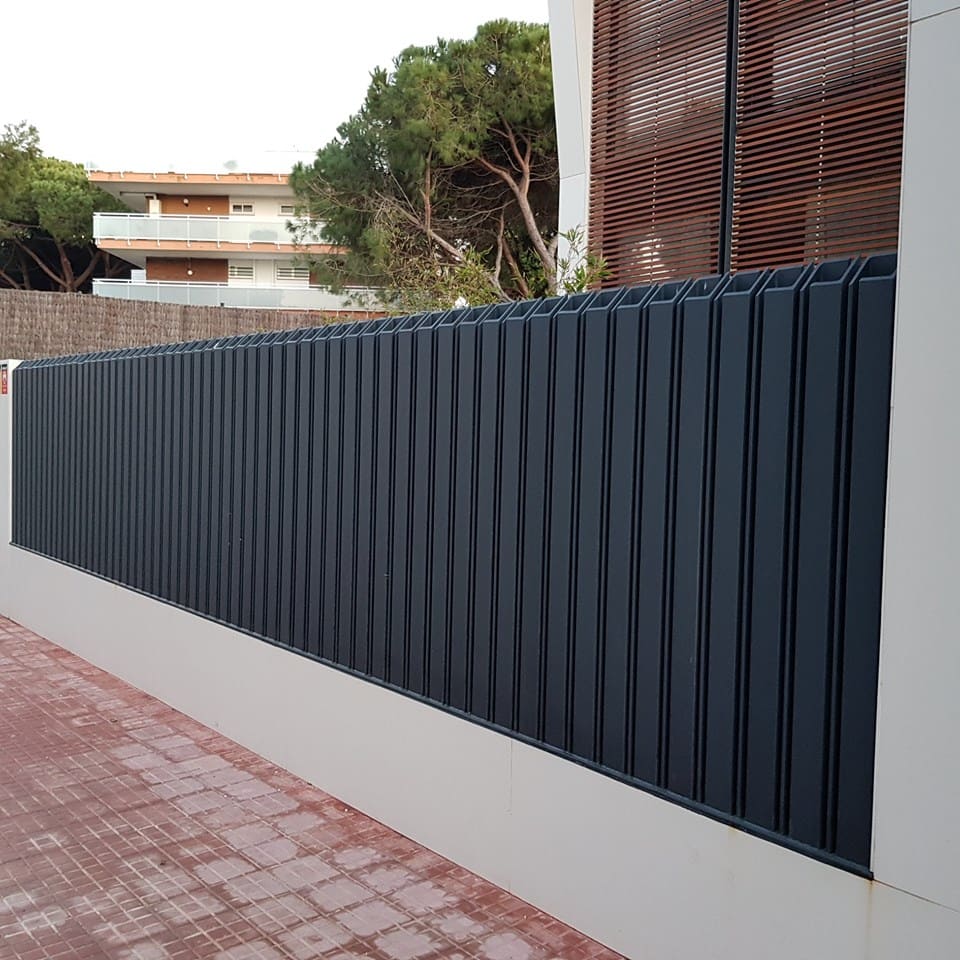 Reixes decoratives metàl·liques angles verticals de Tancaments Vadía Reixes decoratives metàl·liques angles verticals de Tancaments Vadía