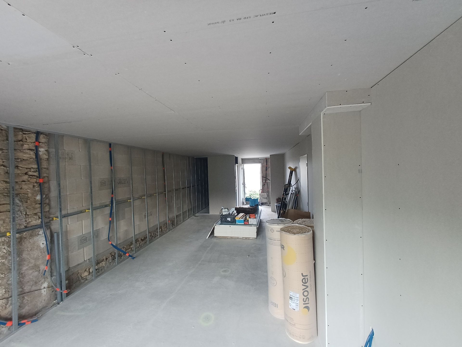 pose de cloisons et doublages appartement dans le doubs