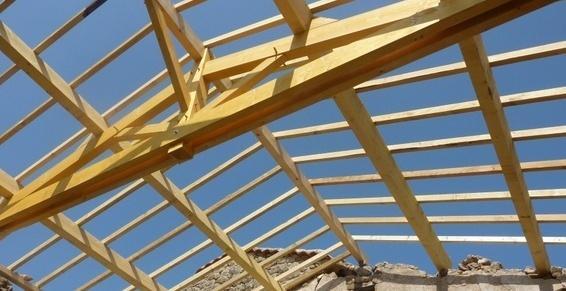 rénovation charpente toiture par girard menuiserie charpente noirétable pose en neuf