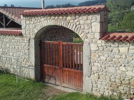 escalier crée sur-mesure menuiserie pose et création sur mesure Société Girard Noirétable, fenêtre, porte-fenêtres, volets, portail