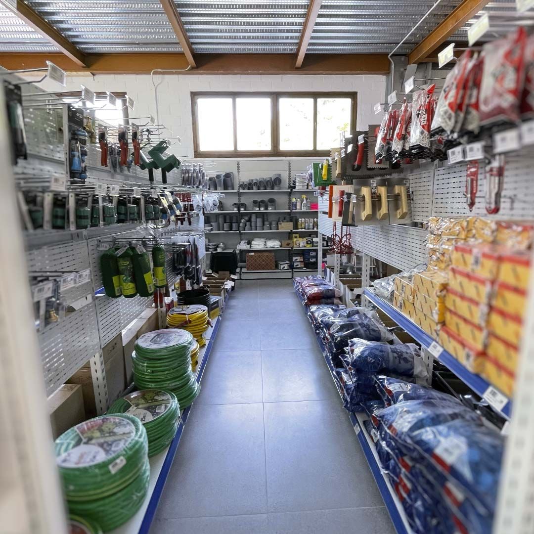 Zona interior del almacén BigMat Sallende en Potes, Turieno