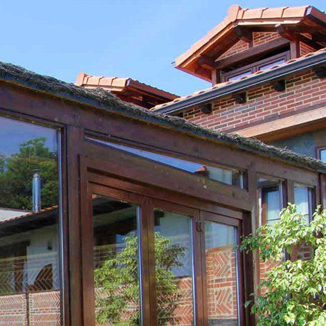 Casa con terraza de madera