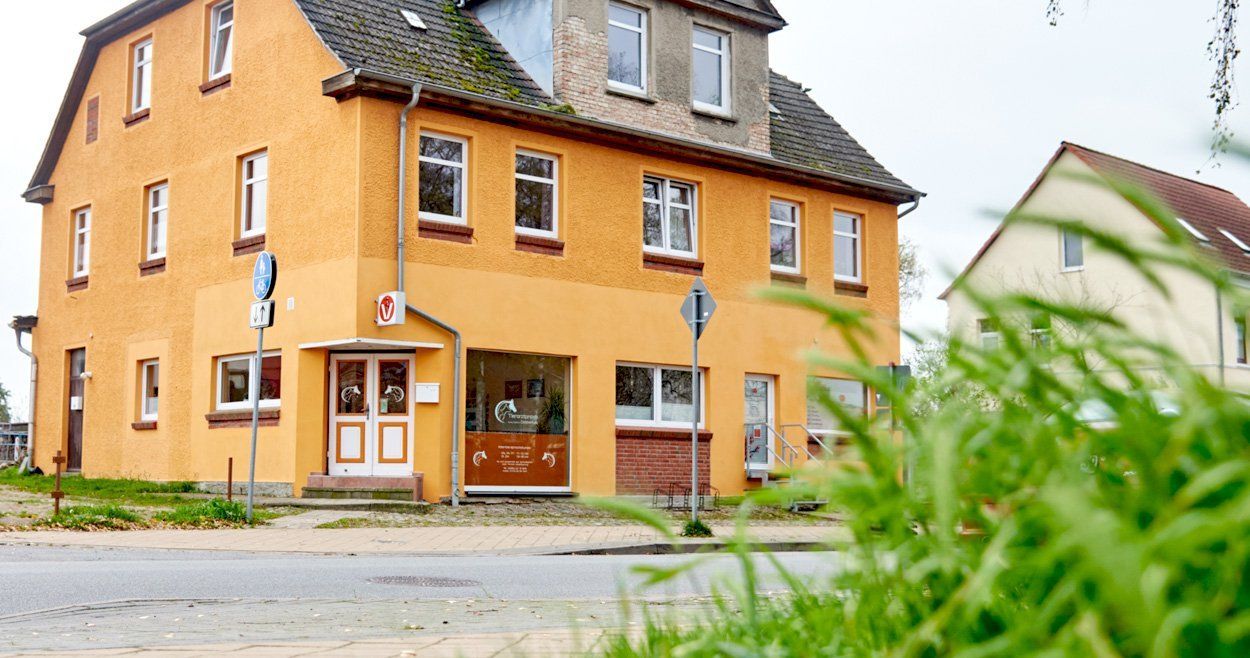 Bild: Praxisgebäude Warener Chaussee 1 Aussenansicht Praxisgebäude Warener Chaussee 1 Penzlin