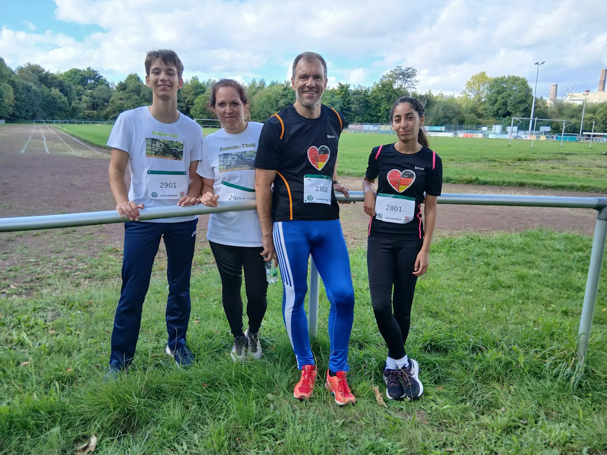 vl Louis Bütow, Simone Zolper, Marco Mock, Israa El-Hajjami Foto: Dave Reece vl Louis Bütow, Simone Zolper, Marco Mock, Israa El-Hajjami
Foto: Dave Reece