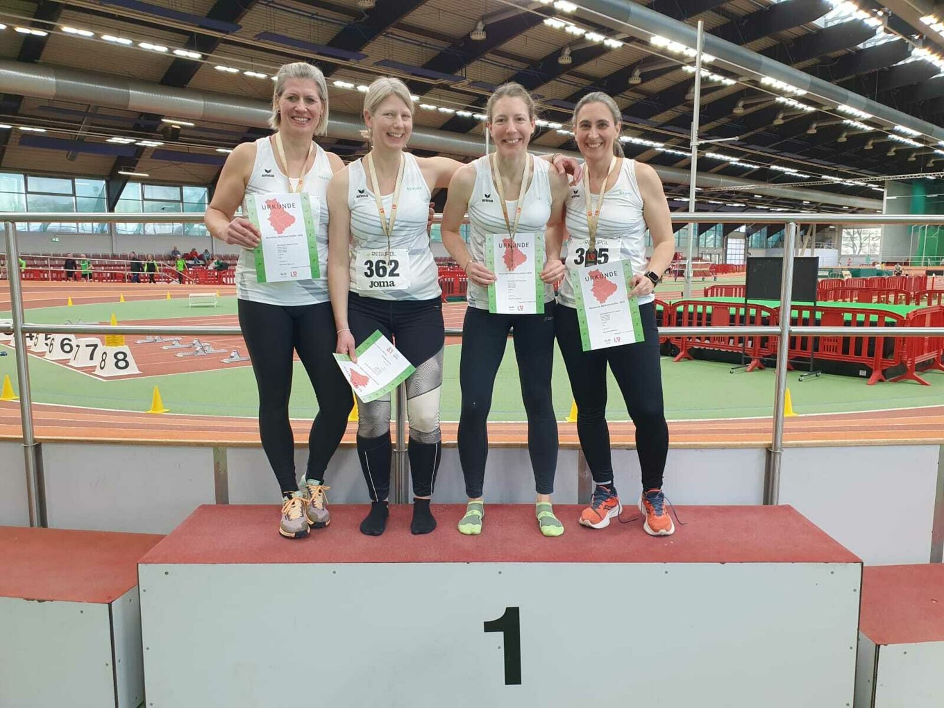 Steffi Sievers, Miriam Lamburi, Isabelle Rhine, Steffi Gilges Steffi Sievers, Miriam Lamburi, Isabelle Rhine, Steffi Gilges (v.l.)