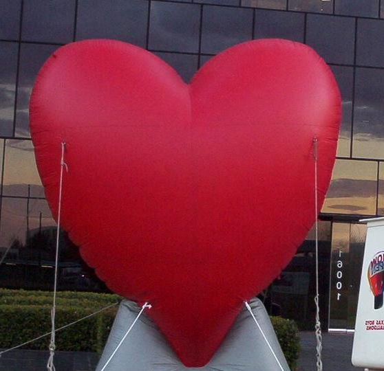 Corazón gigante hinchable