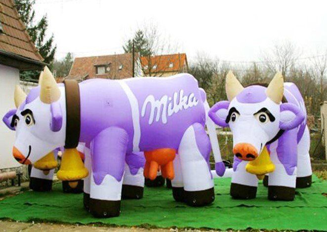 Vaca hinchable publicidad